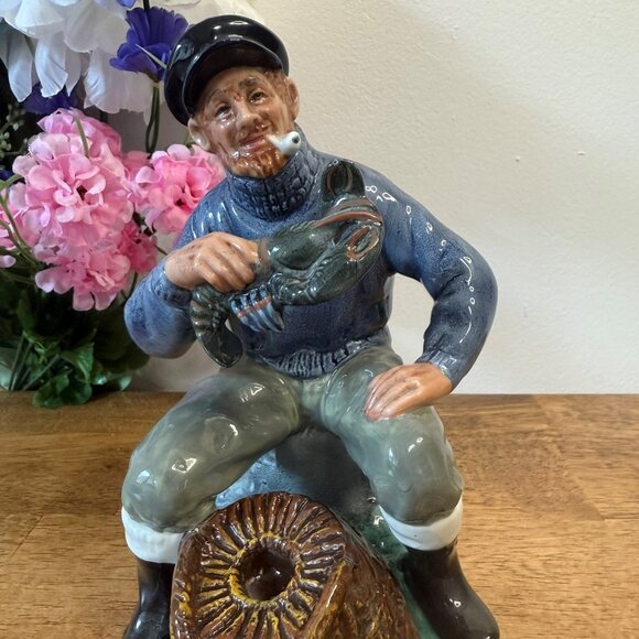 Royal Doulton Lobster Man Figurine Vintage HN2317 England Coastal‎ Fisherman - Picture 1 of 5
